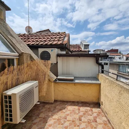 Sea Star Studio-to The Sea Garden בורגאס